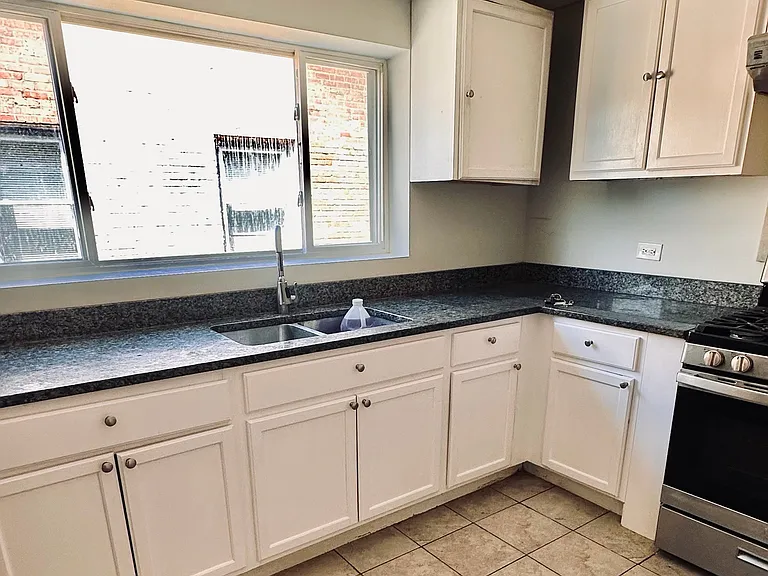 1013 Bellwood Ave #2W — Photo 1