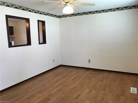 2nd image of 1108 E Poplar St