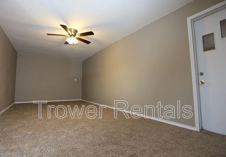 803 B Ave E — Photo 11