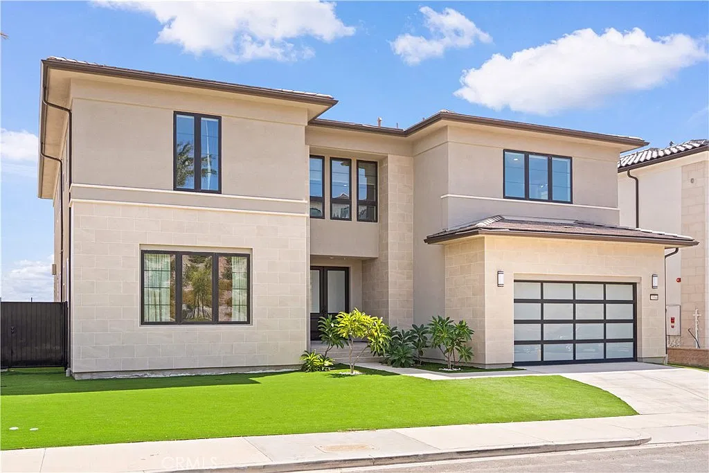 5 bed, 5.5 bath, 4998 sqft, $11,800 — Photo 1