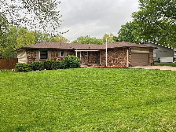 2nd image of 805 Mountain Ash Ln