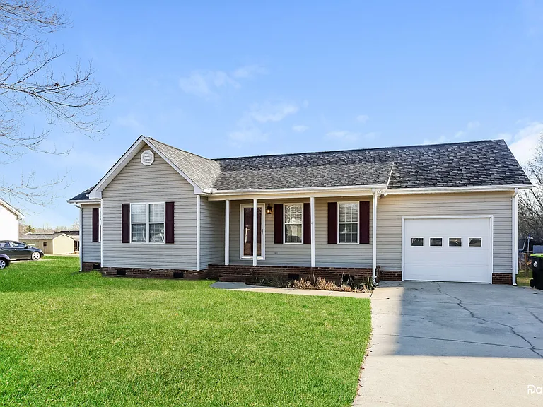 1018 Lauren Glen Dr — Photo 2