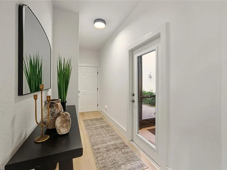 2396 Ravenna Blvd #102 — Photo 25