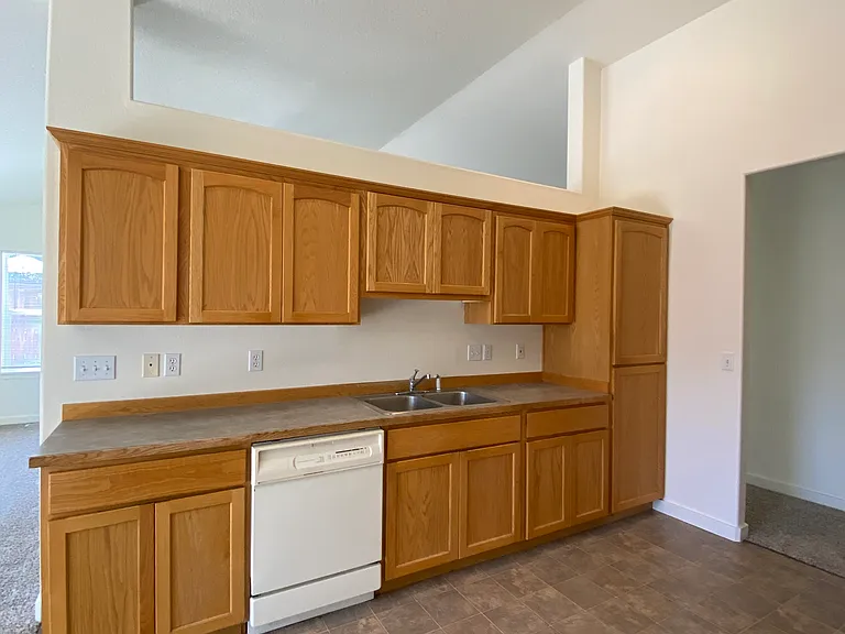 1950 SW 36th St — Photo 17
