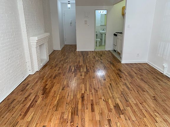 3rd image of 23 W 82nd St APT C