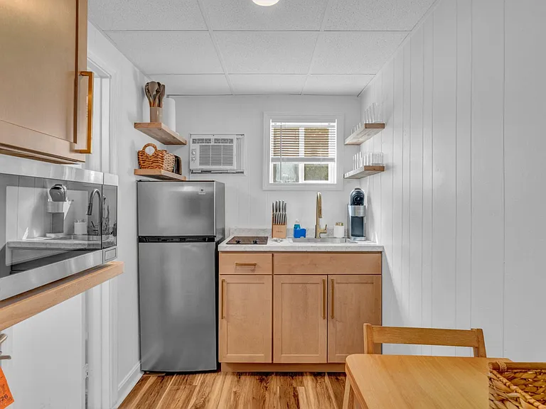 174 E Grand Ave #1 — Photo 3