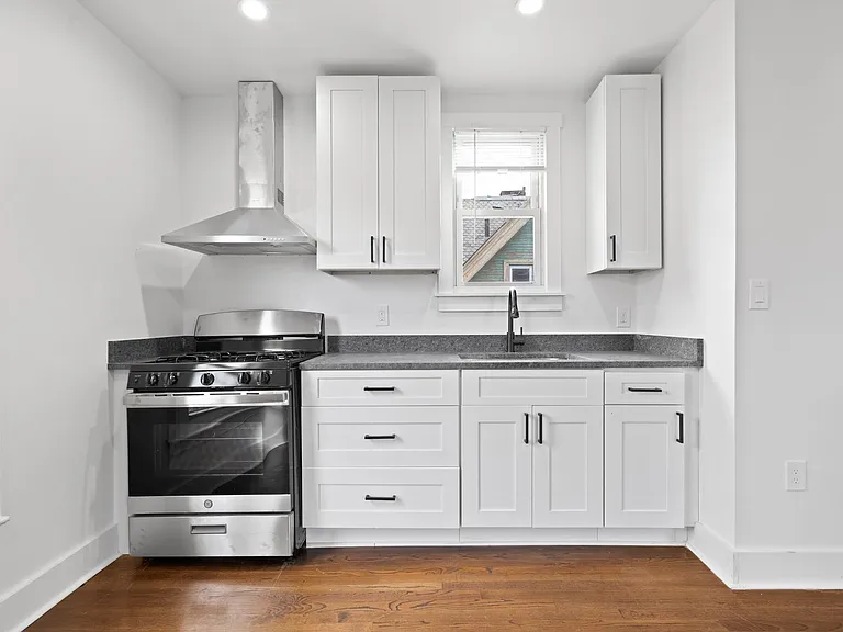 455 George St — Photo 17