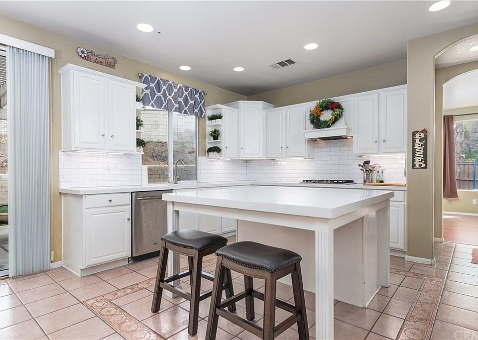 1st image of 39599 Tamarisk St