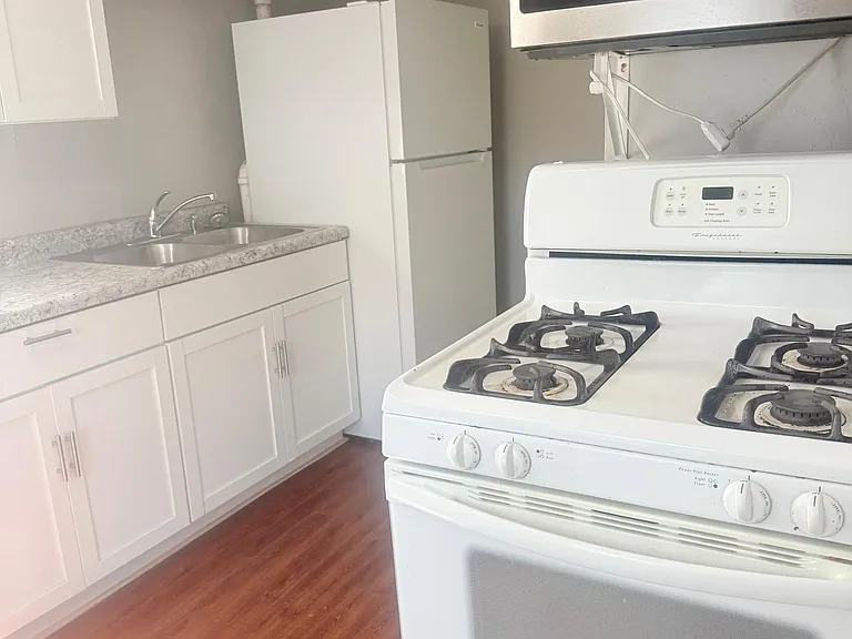 815 Sherburne Ave #2 — Photo 15