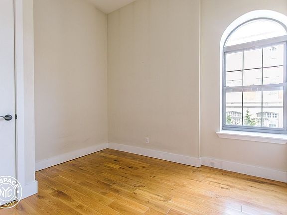 4th image of 435 Menahan St #5D