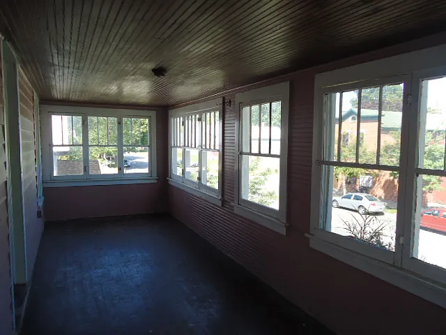 908 7th St S — Photo 9