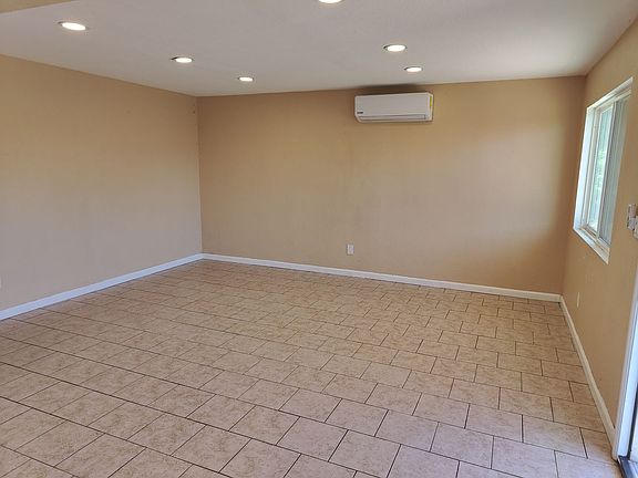 2nd image of 5115 Naranja St #3