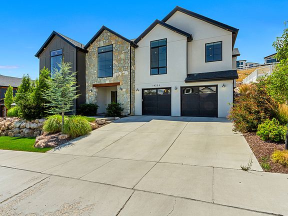 2nd image of 14224 S Summit Crest Ln