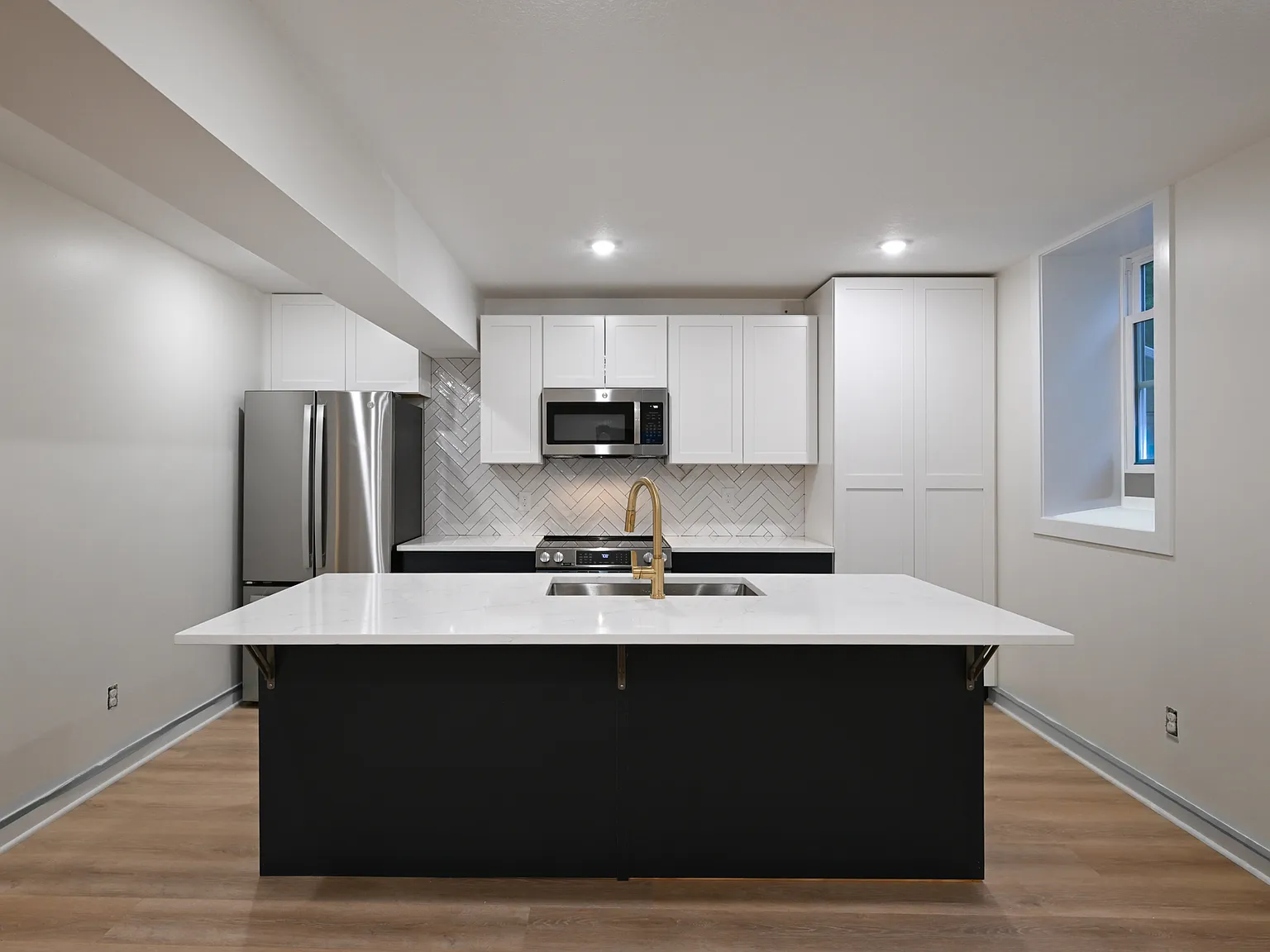 2 bed, 1200 sqft, $2,495 — Photo 4