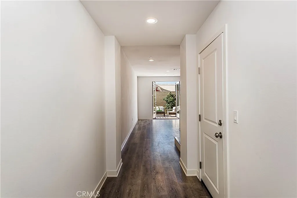 3 bed, 2.5 bath, 1701 sqft, $4,700 — Photo 4