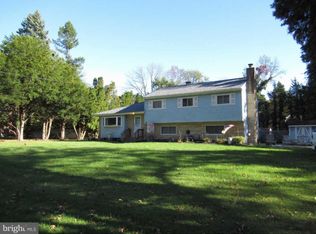 15 Bayberry Rd, Ewing, NJ 08618