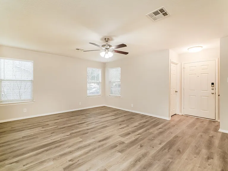 284 Cordero Dr — Photo 5