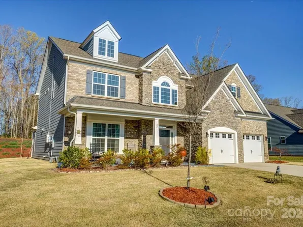 221 Bouchard Dr, Waxhaw, NC 28173