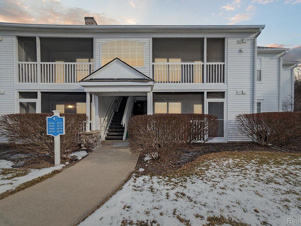 1st image of 2670 S Knightsbridge Cir