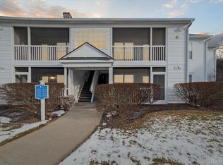 2670 S Knightsbridge Cir, Ann Arbor, MI 48105