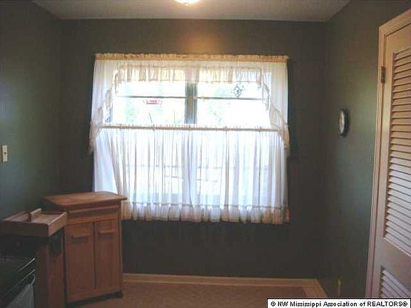 4th image of 2248 Carrolton Dr