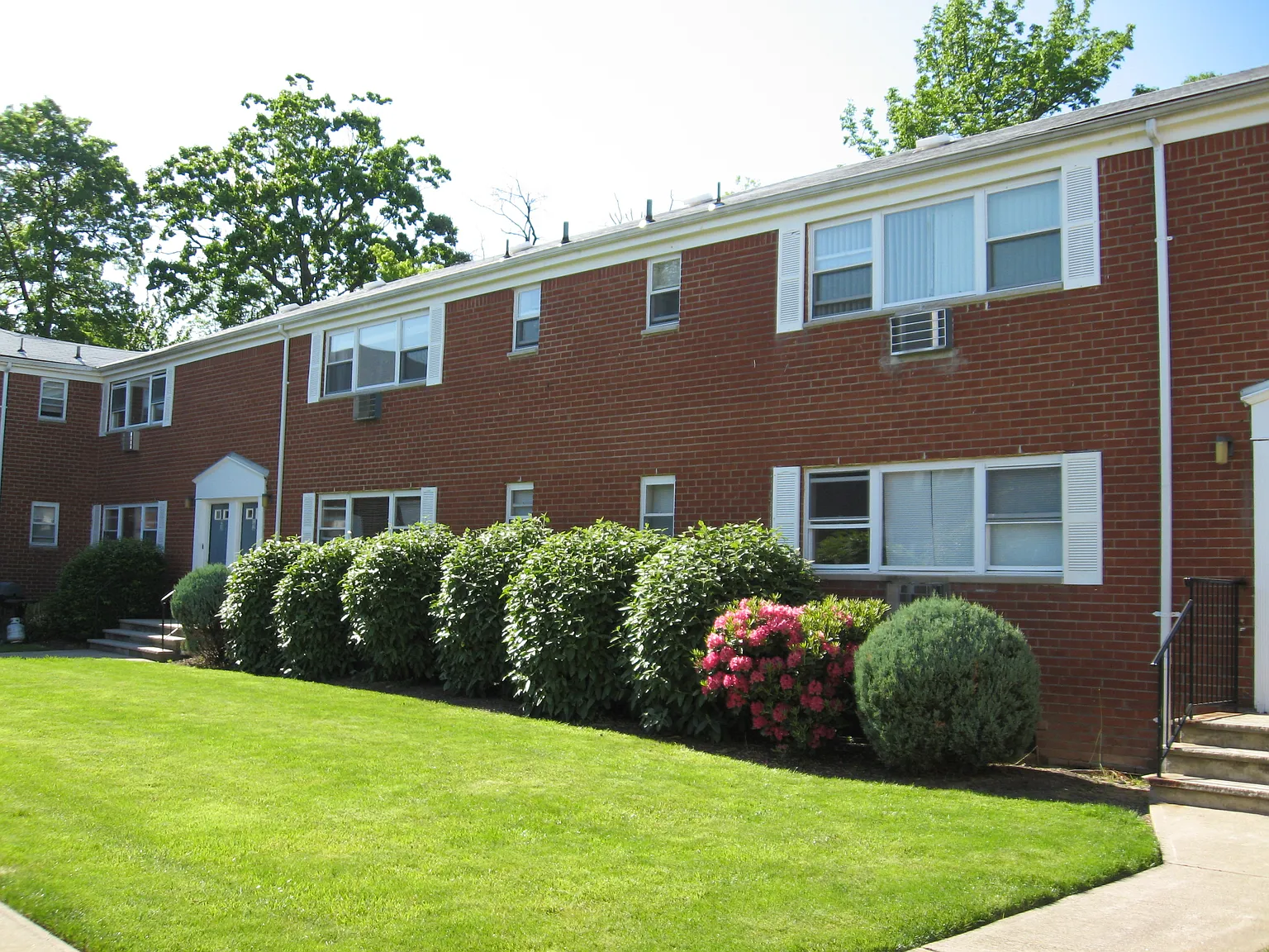 Dartmouth Village — Photo 3