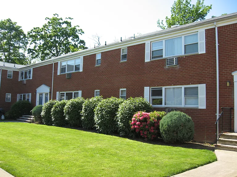 Dartmouth Village — Photo 3