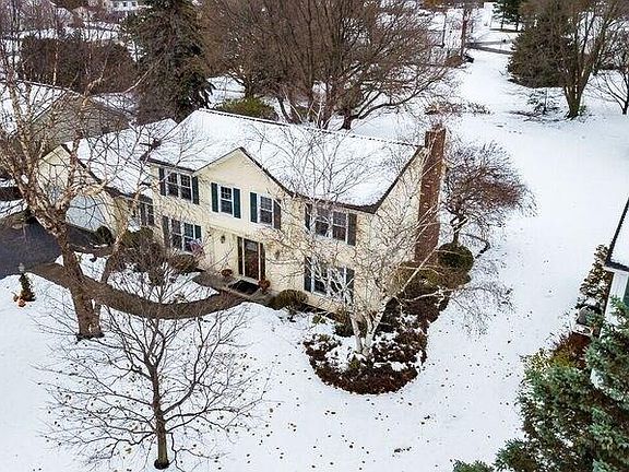 3rd image of 167 Hillrise Dr