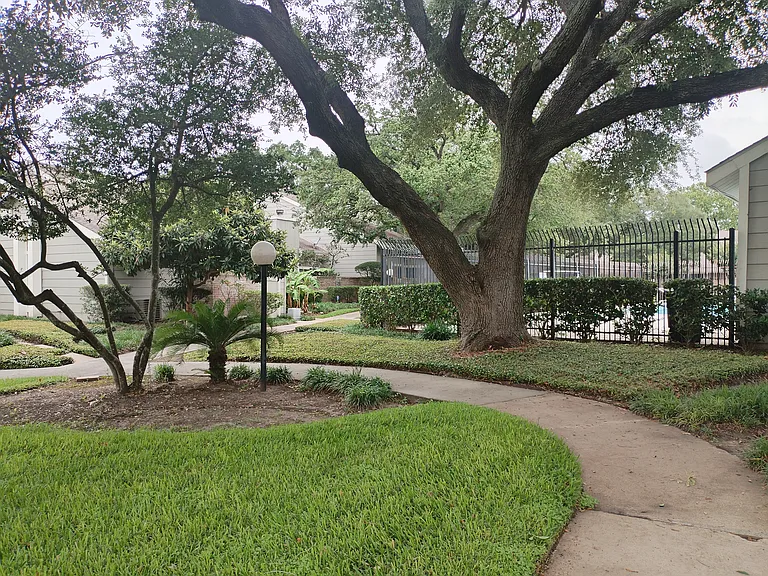 13016 Wirevine Ln — Photo 30