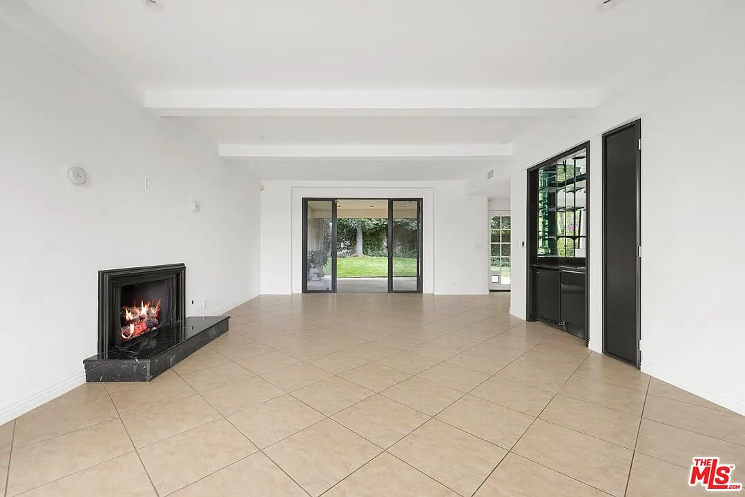 4 bed, 3.5 bath, 3862 sqft, $27,500 — Photo 4
