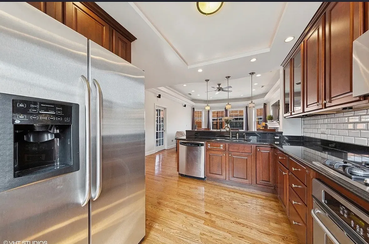 2 bed, $3,200 — Photo 2