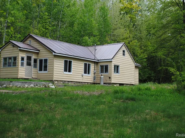 7618 N Athey Ave, Harrison, MI 48625