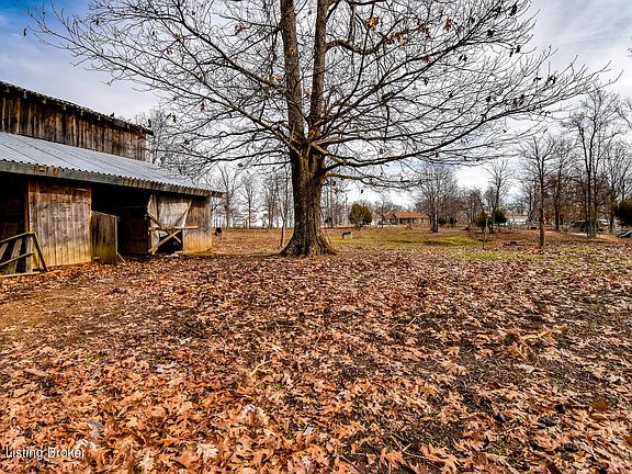 3rd image of 674 Mountain Ln