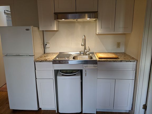 4th image of 276 3rd Ave #B