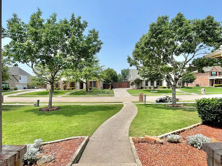 604 Peacock Dr — Photo 59