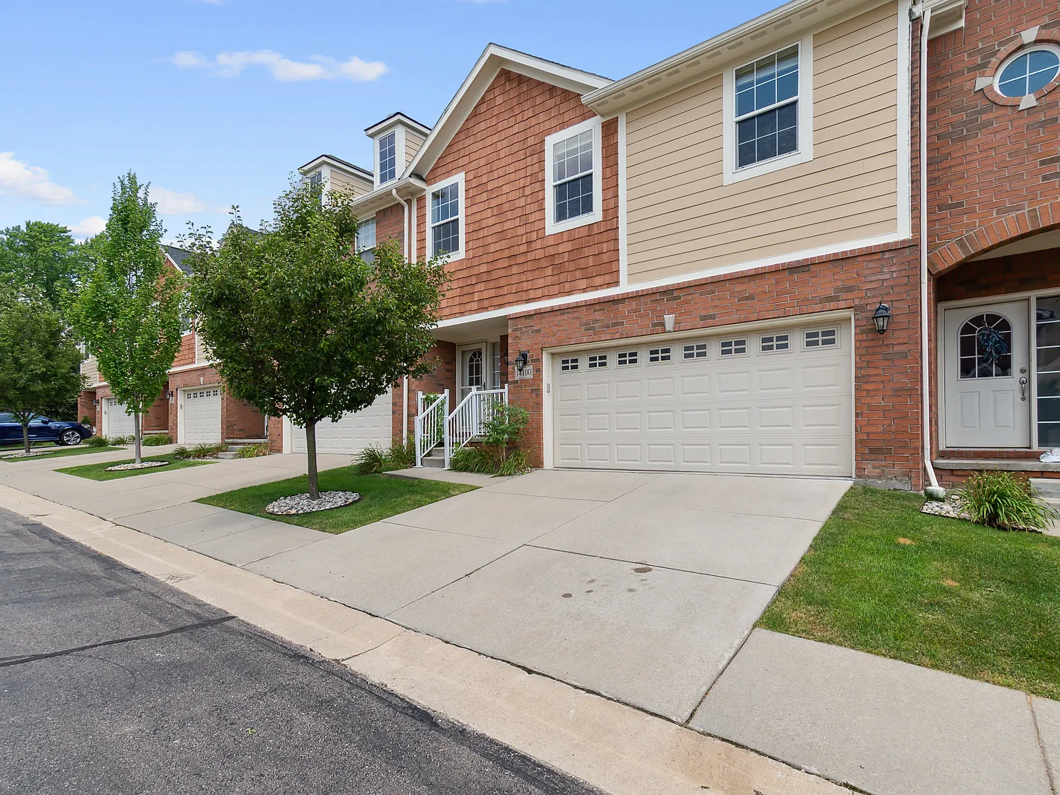 3 bed, 1983 sqft, $3,550 — Photo 2