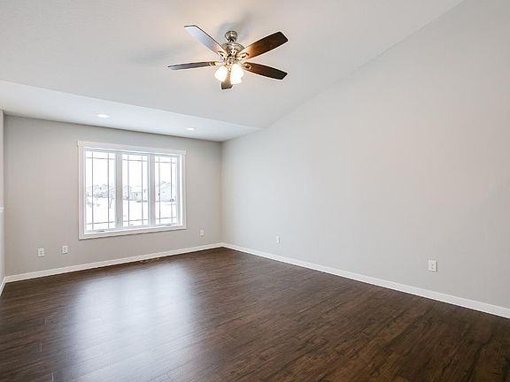 4th image of 660 Countryview Ave NE