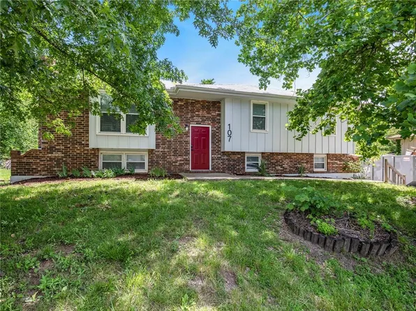 107 S Paul Dr, Sibley, MO 64088