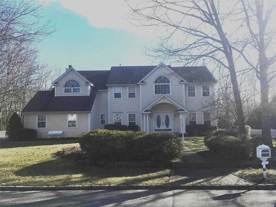 1st image of 21 Varsity Blvd