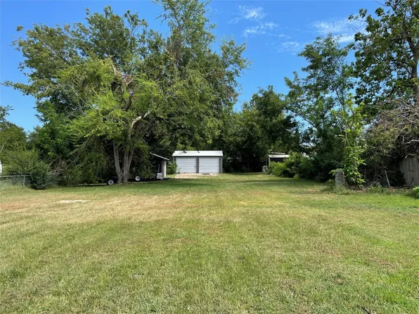 602 Strawberry St, Winnsboro, TX 75494