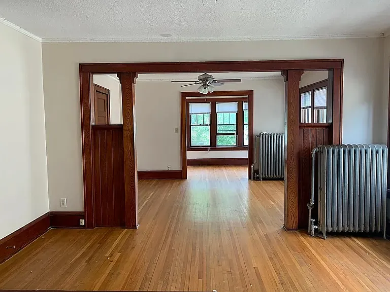 3 bed, 1050 sqft, $1,339 — Photo 2