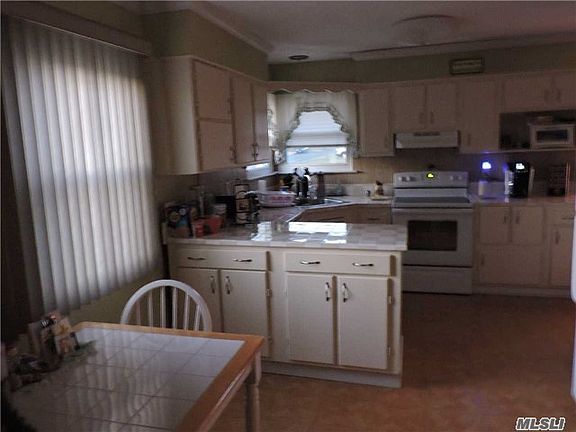 4th image of 525 Dewitt Ave