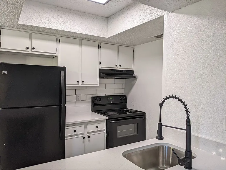 Townhollow Apartments — Photo 21