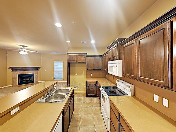 5th image of 6733 NW 125th Ct