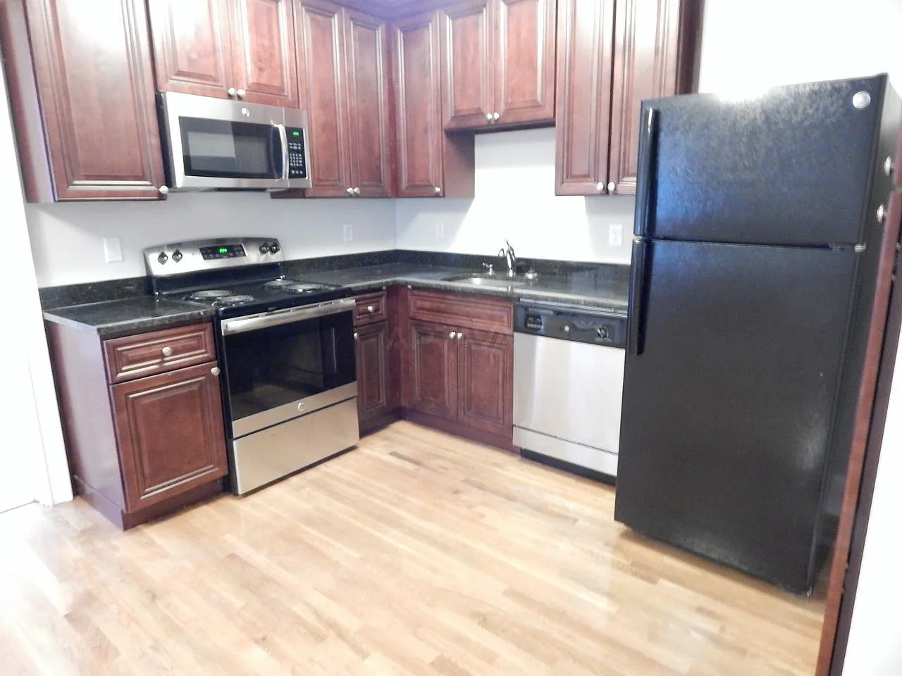 3 bed, $3,200 — Photo 1