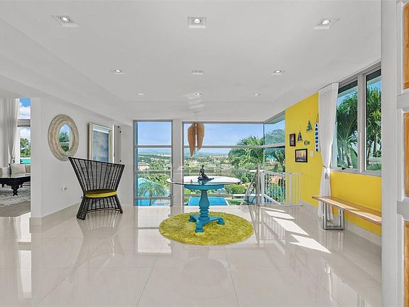 3rd image of _ Roble Valley #12/13