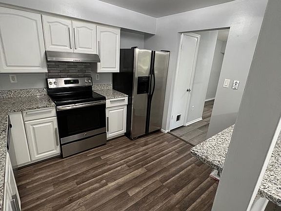 3rd image of 2864 Madeira Ct #19