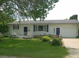 304 Lincoln Dr, Oelwein, IA 50662
