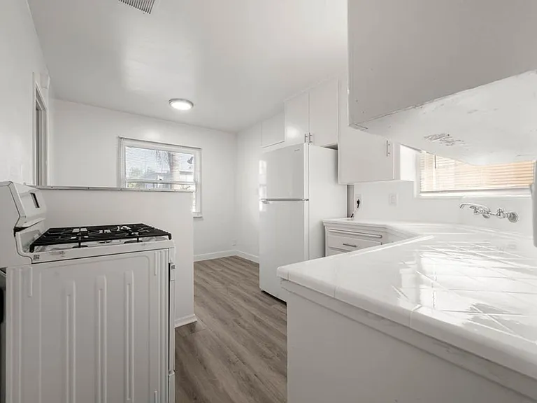 4108-4106 W Palmwood Dr — Photo 14