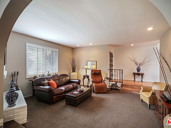 3rd image of 2433 Country Club Dr